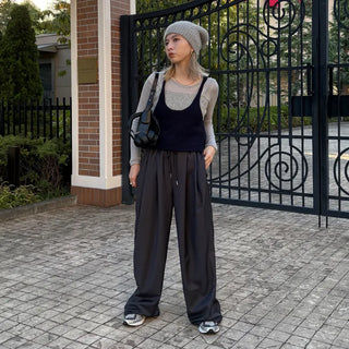 Wide-leg slacks