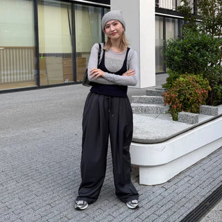 Wide-leg slacks