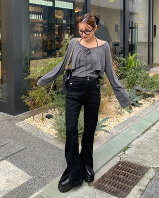 Double-button slit bootcut denim pants