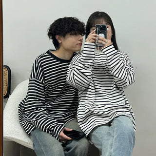 (Unisex) Semi-Oversized Border T-Shirt