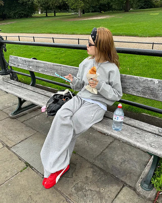 Round neck sleeve piping sweatshirt
