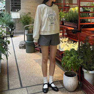 Side zipper shorts
