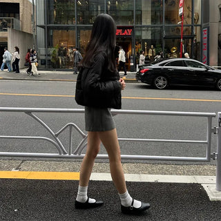 Side zipper shorts