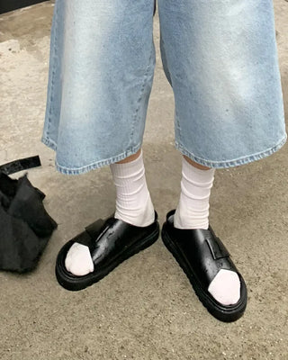 Simple point sandals