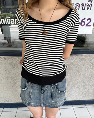 Oval neck striped tight T-shirt