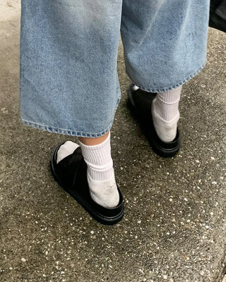 Simple point sandals