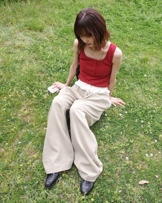 Square neck button sleeveless