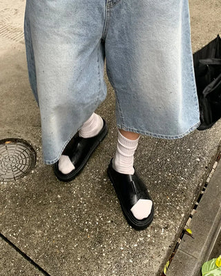 Simple point sandals