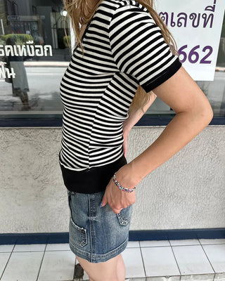 Oval neck striped tight T-shirt
