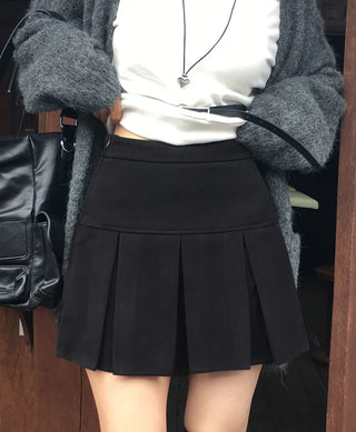 (Pleated skirt with built-in inner shorts)
