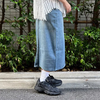 Front slit long denim skirt