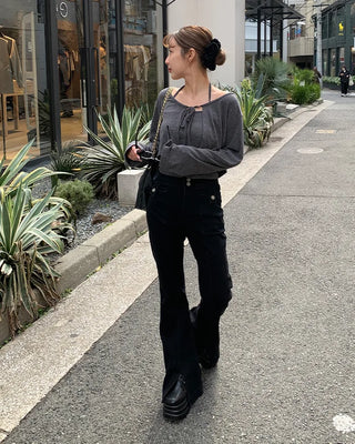 Double-button slit bootcut denim pants