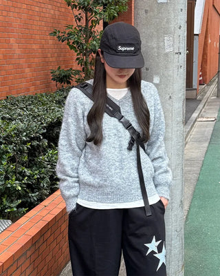 V-neck long-sleeved knit