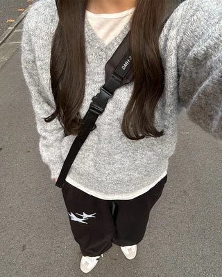 V-neck long-sleeved knit