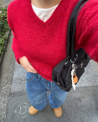 V-neck long-sleeved knit