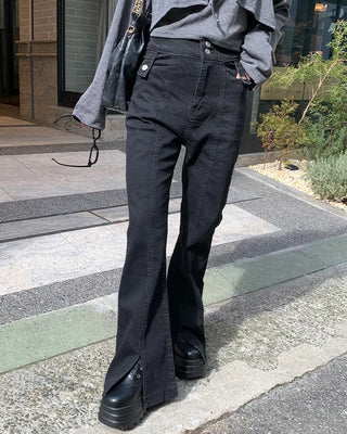 Double-button slit bootcut denim pants