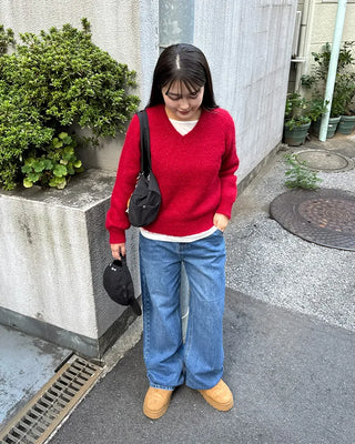 V-neck long-sleeved knit