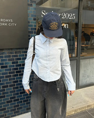 Round hem cropped slim striped shirt
