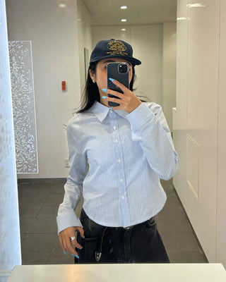 Round hem cropped slim striped shirt