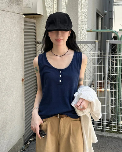 Button-point sleeveless top