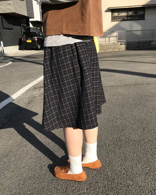 Checked pleated midi skirt