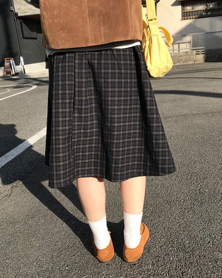 Checked pleated midi skirt