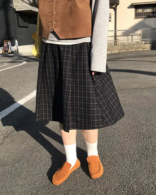 Checked pleated midi skirt