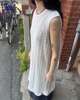 Perforated lace slit dress