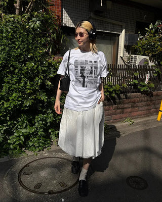 Women's monochrome photo lettering half-length T-shirt