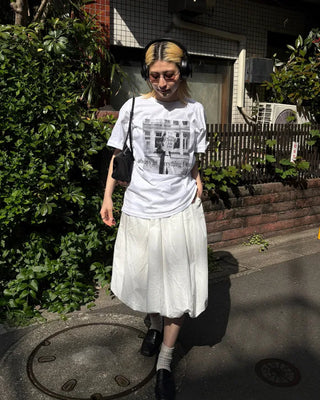 Women's monochrome photo lettering half-length T-shirt