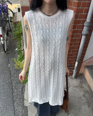 Perforated lace slit dress