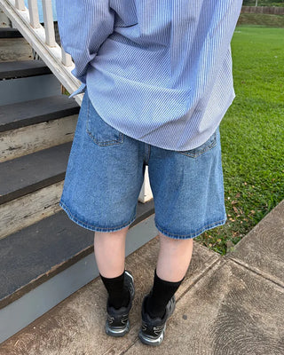 Straight-leg denim shorts