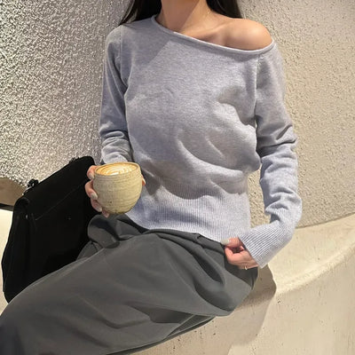 Asymmetrical off-shoulder knit