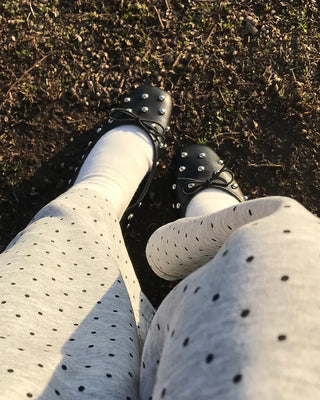 Studded ribbon flat shoes