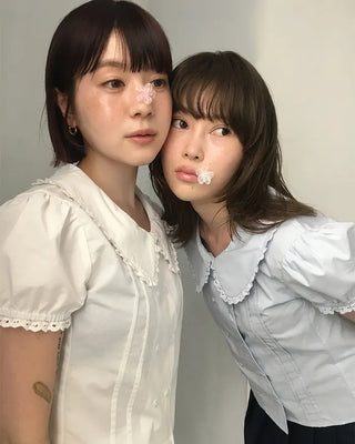 [6th Re-release] (ORIGINAL) Heart Button Lace Puff Blouse