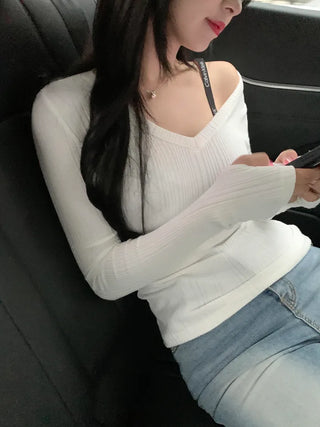 V-neck ribbed knit