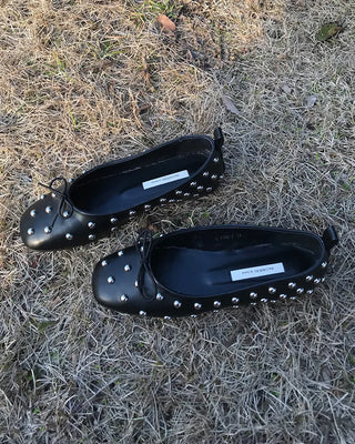 Studded ribbon flat shoes