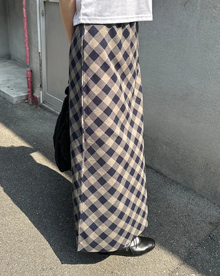 Checked long skirt