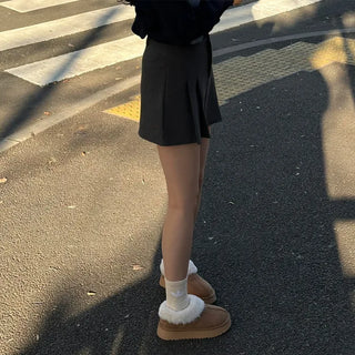 One-pocket pleated mini skirt