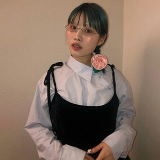 Cross-button blouse