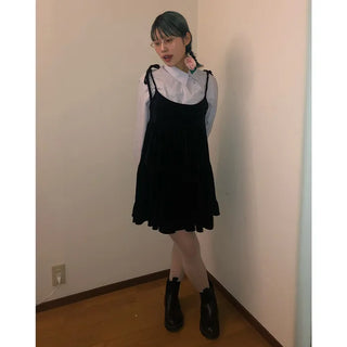 Cross-button blouse
