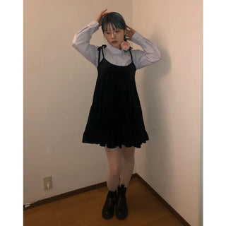 Cross-button blouse