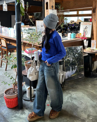 Round neck semi-cropped fine-gauge knit