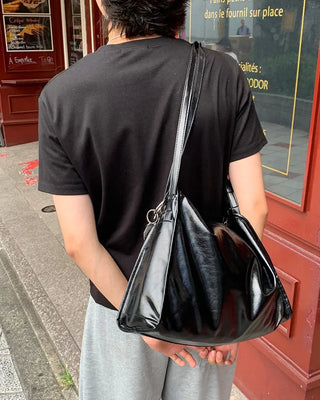 Two-line leather shoulder bag