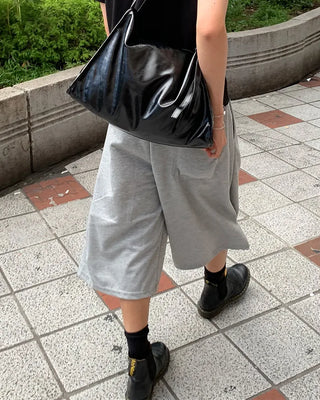 Two-line leather shoulder bag