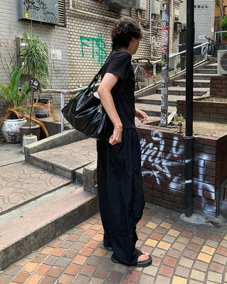 Two-line leather shoulder bag