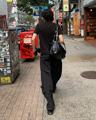 Two-line leather shoulder bag