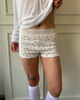 Wide Lace Waist Flower Rib Shorts