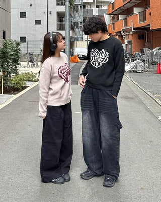 (Unisex) Heart Lettering Round Neck Knit
