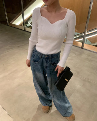 Wave neckline ribbed knit